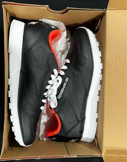 Reebok Classic Leather - Black/White Men’s Size 8 - $55 Obo