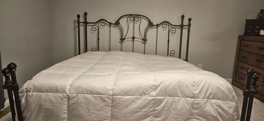 Vintage look bronze iron bed