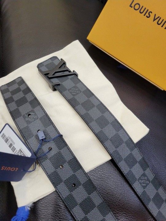 Lv damier belt size 110 Louis Vuitton for Sale in The Bronx, NY - OfferUp