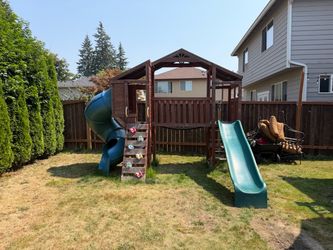Kids play house