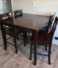 Dining table w/ chairs