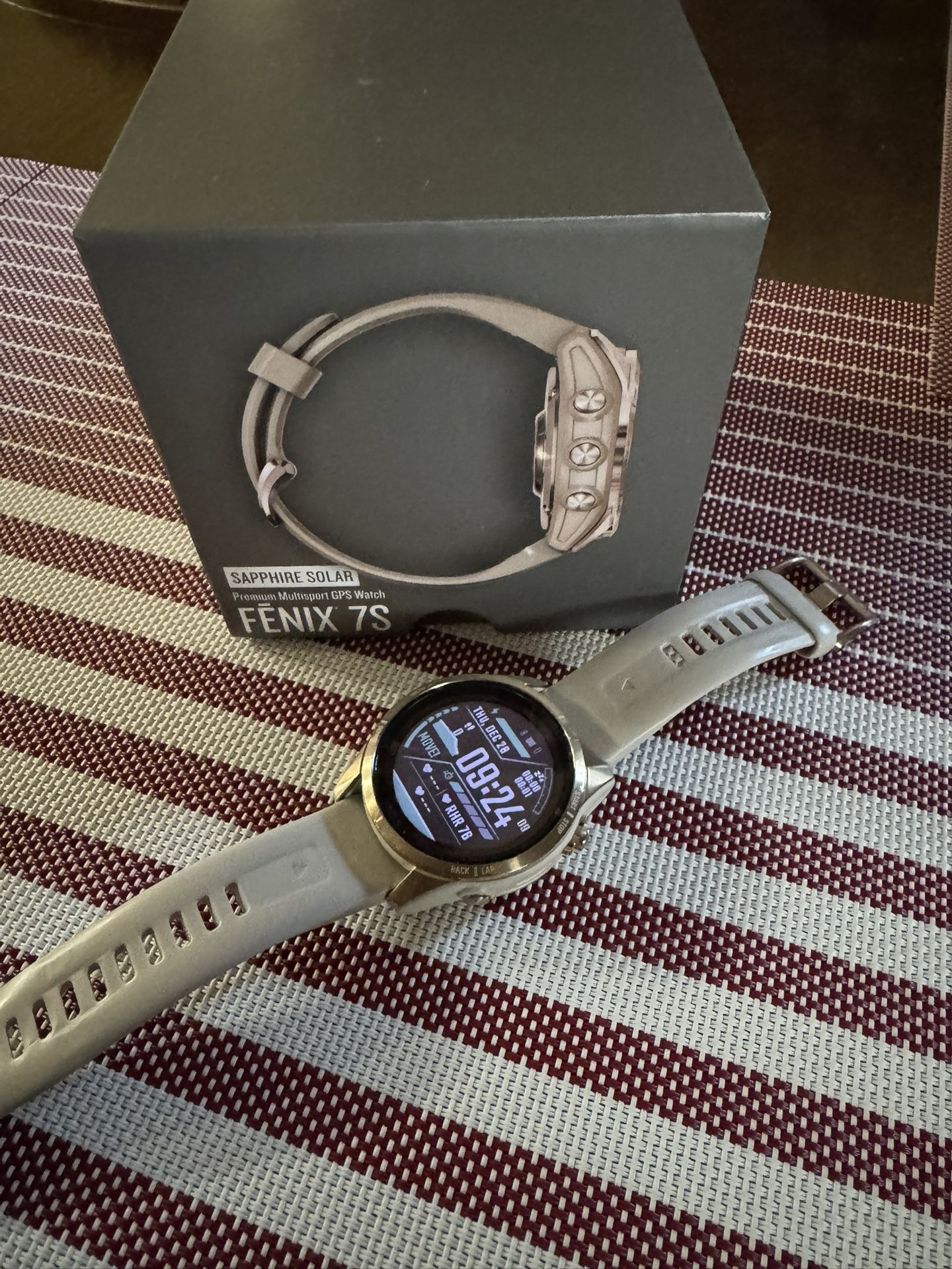 Garmin Fenix 7s Sapphire Solar