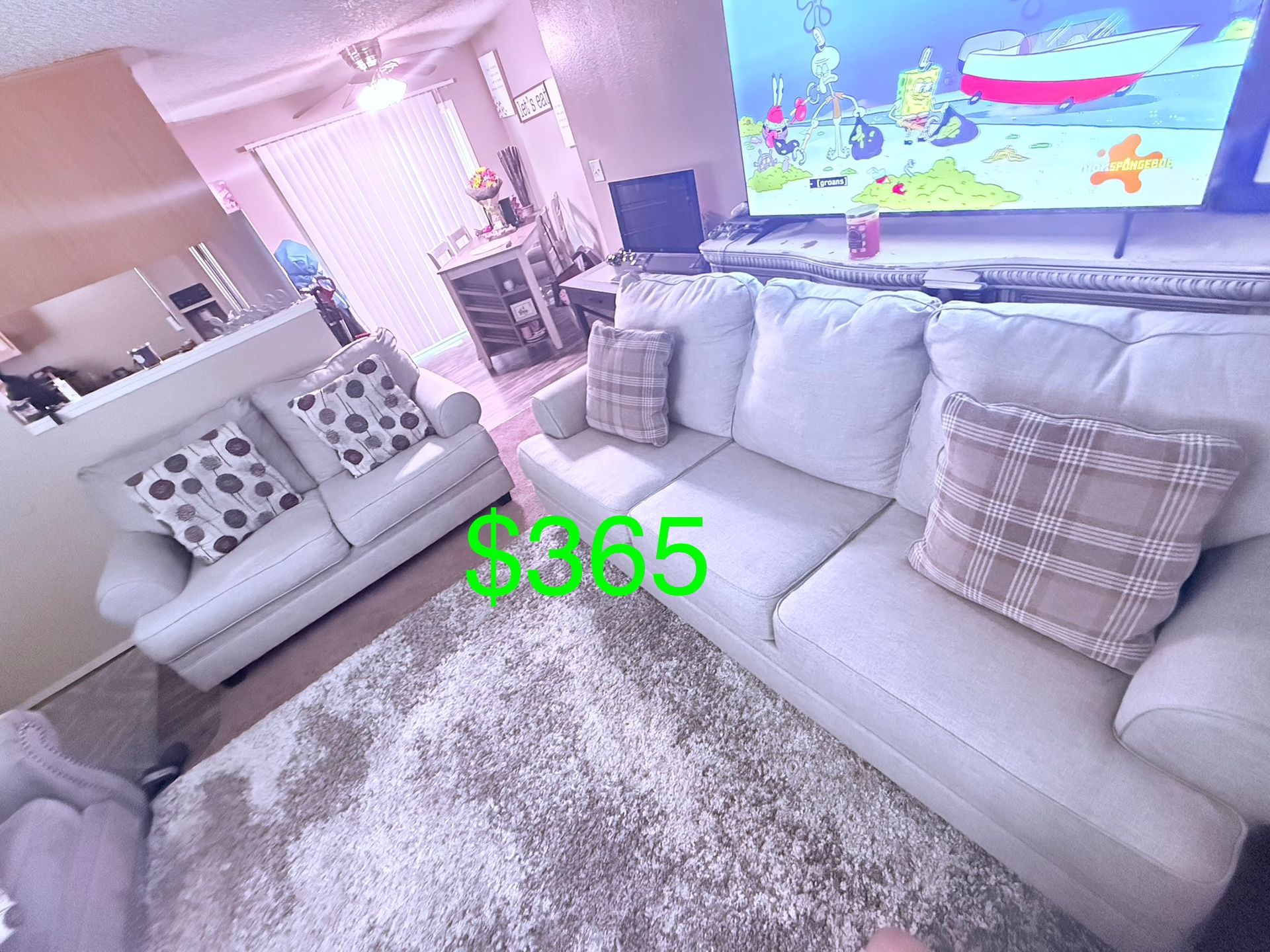 Couch/loveseat/couches/sectional
