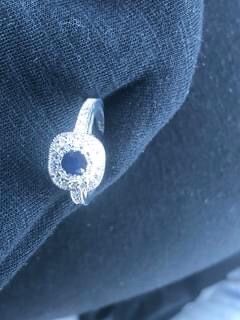 1 Carat Sapphire, Setting in White Gold