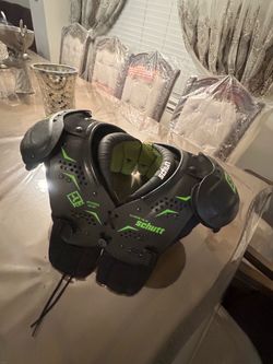 Schutt F7 Football Shoulder Pads – XL (15–16) – Great Condition