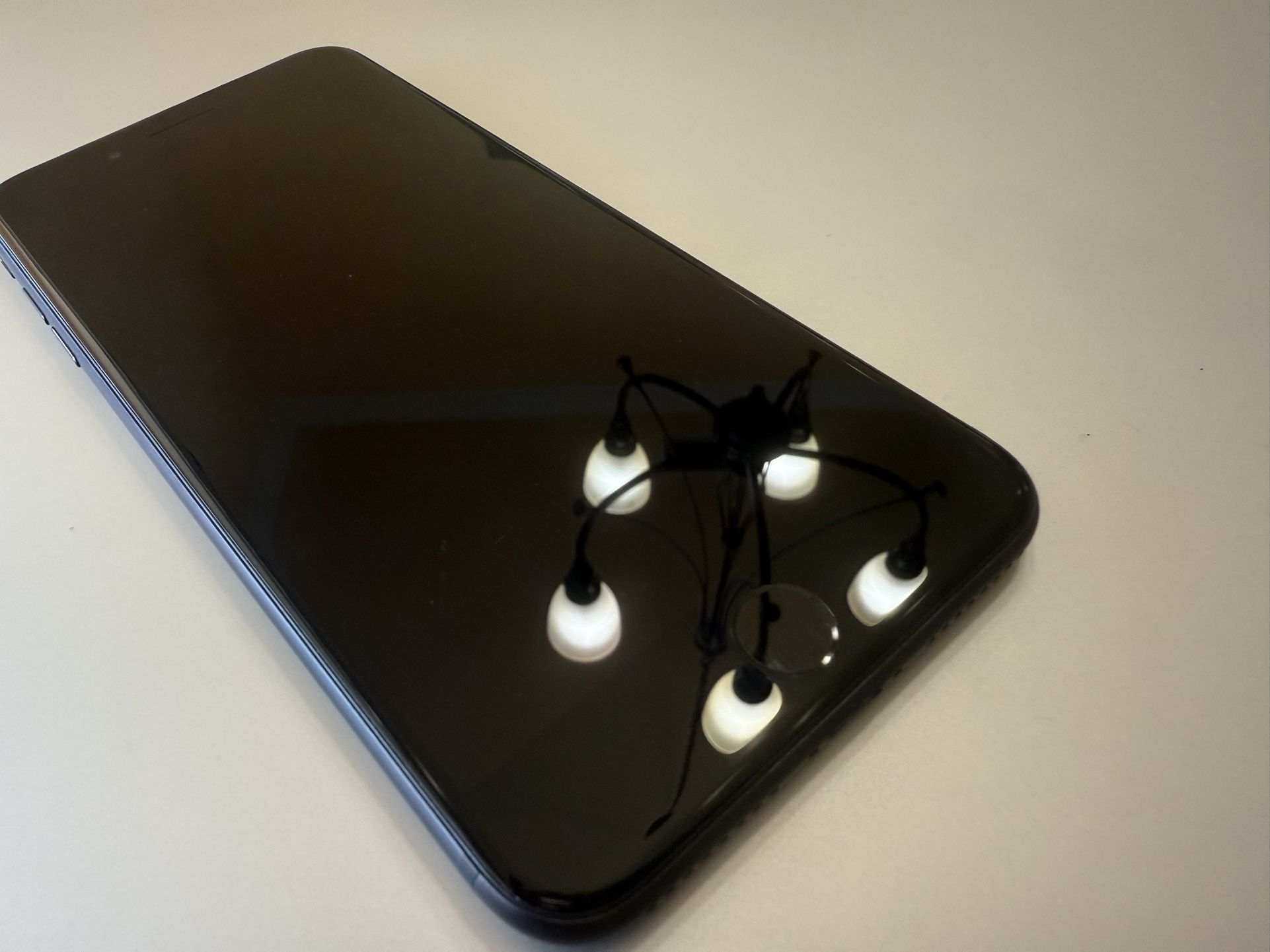 iPhone7Plus like new•256 GB•Black•Excellent Condition + Apple Leather Case