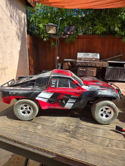Traxxas - Slash 2WD shot course truck