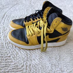 Air Jordan 1s In The Color Black And Yellow 