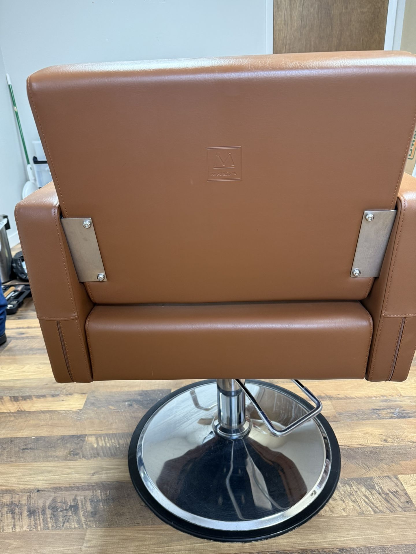 Minerva Avant Styling Chair