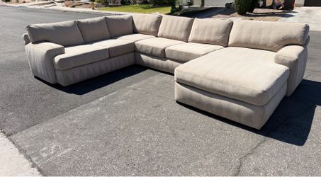 Xl sectional couch sofa (Delivery Available)