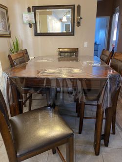 Dining Table Browns Is Wood 6 Sitting Size 4 ‘&5’6”