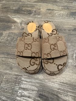 Women Gucci Sandals size 10