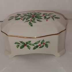 VINTAGE LIKE NEW Lenox porcelain china Christmas music box "Deck the Halls" $15 FIRM