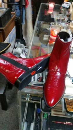 Red boots 9.. 1/2...