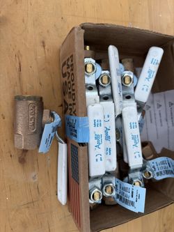 10 - Apollo Valves - 1/2" Apollo 70LF-103-01 2-Piece Standard Port Ball Valve, FPT, Bronze Body