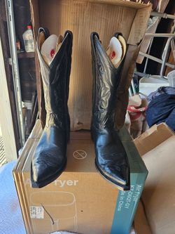 COWBOY BOOTS