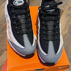 NEW Nike Air Max 95 Sneakers size 9.5