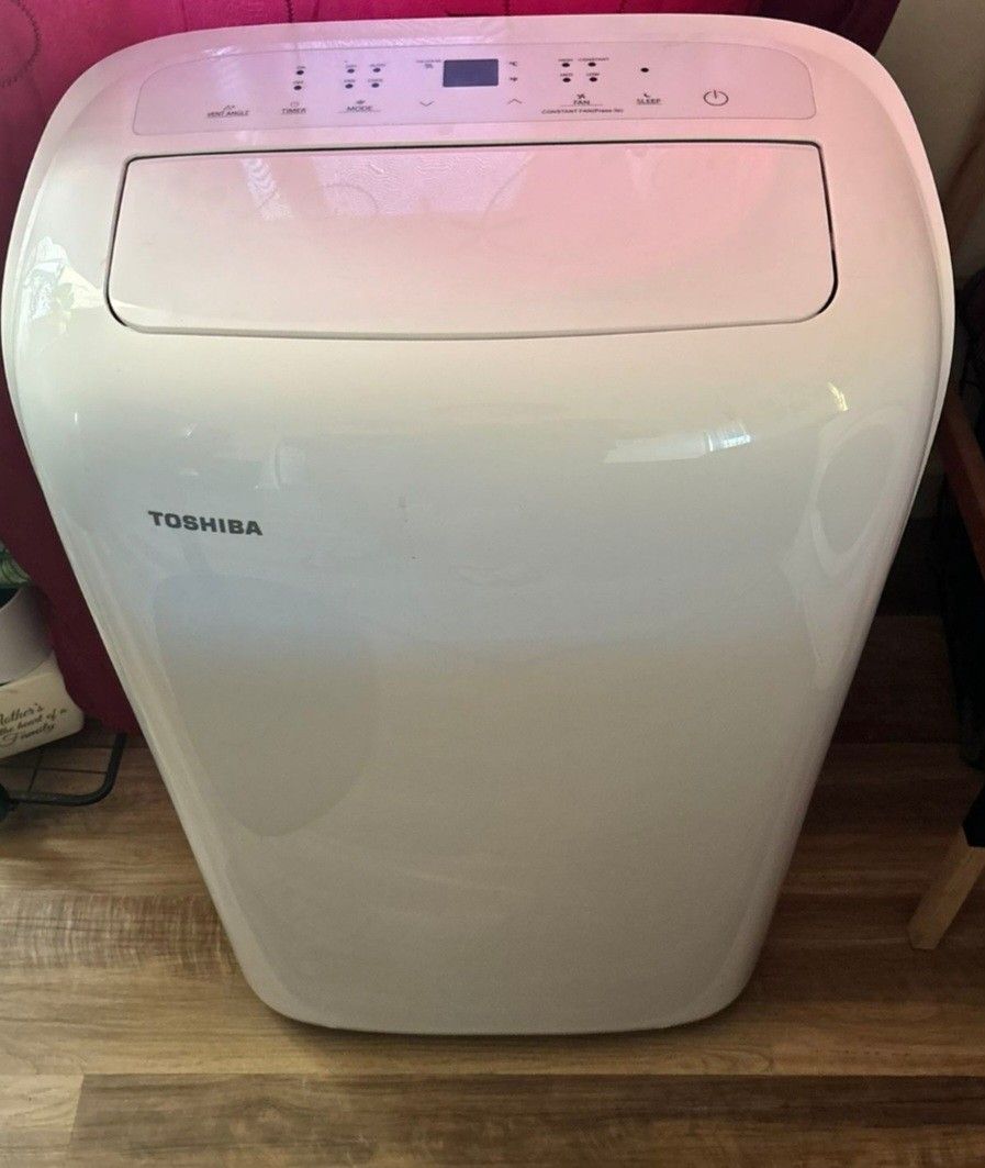 Air Conditioner Portable Toshiba Barely Use Come Complete With All Window Attachment, Hose. Instruction Manual, Remote Control, Excellent Condition Li