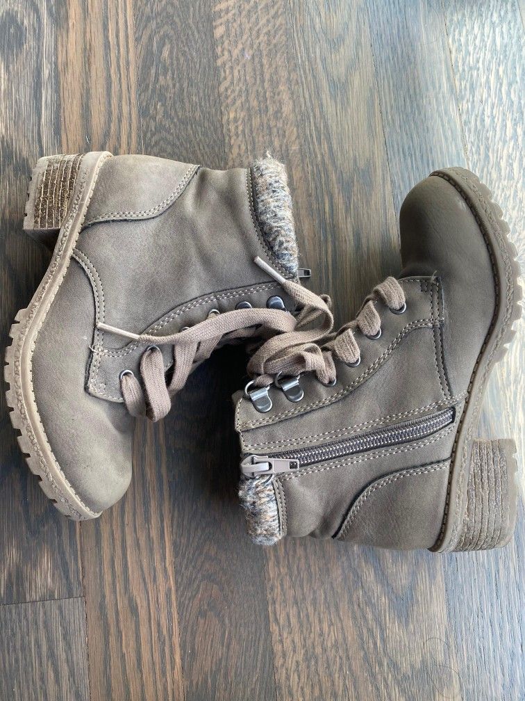 $18 Madden Girl Gray/Taupe Kids' Combat/Hiking Boots - Size 12 (Girls' Shoes)
