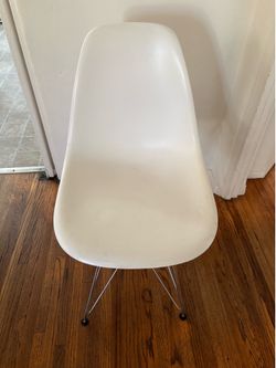 Moving Sale: 4 White Eames Style Molded Plastic Side Chairs