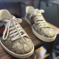 Men’s Ace GG Supreme Bees Gucci Shoes