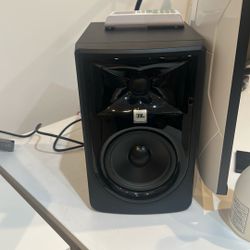 2 Jbl Powered Monitor Speakers 