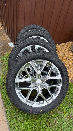 22” New style Chrome Snowflakes on LT33x12.50R22 Haida MT tires