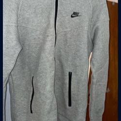 L Gray Nike Tech 