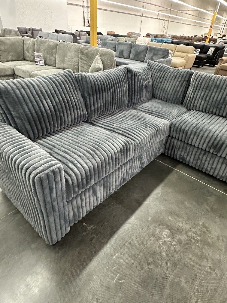Corduroy Dark Grey Sectional. New Sectional 4-pc Nuevo Seccional De 4 Piezas Color Gris. Oscuro 4-Piece Sectional Set New sectional in a box