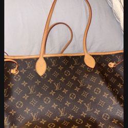 “Louis Vuitton Neverfull Purse with Wallet – Gently Used!