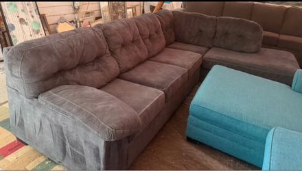 Dark gray blackest, color couch, great condition clean we sell all the time delivery $40 local