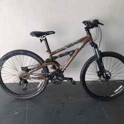 BICYCLE GIANT 27 SPEED EXCELLENT CONDITIONS 