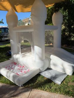White Inflatable Bounce House with Ball Pit