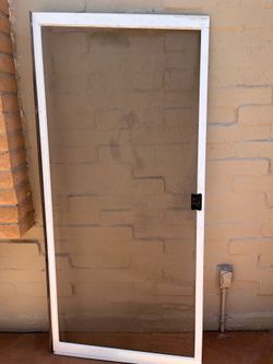 Lockable sliding screen door