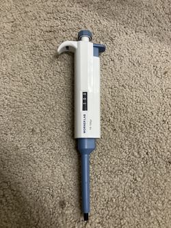 Adjustable Micropipette 10–100 µL (Worner Lab)