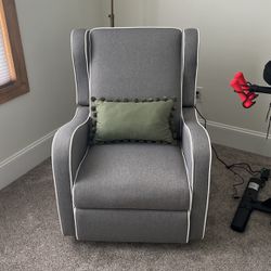 Nursery Rocking/reclining Chair