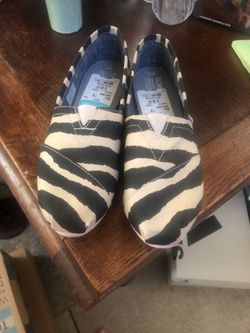 New Toms size 7.  No box