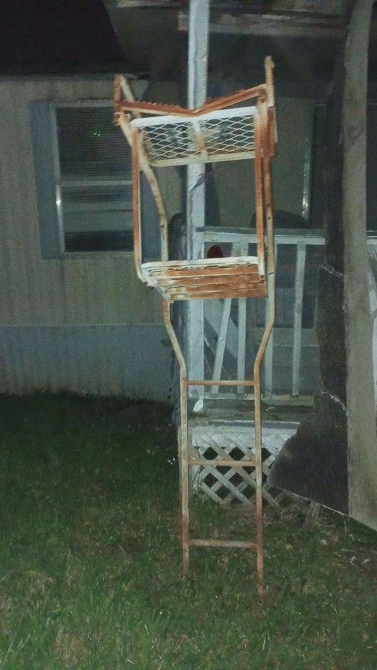 Tree STAND for hunting Blind (Need Ladd R
