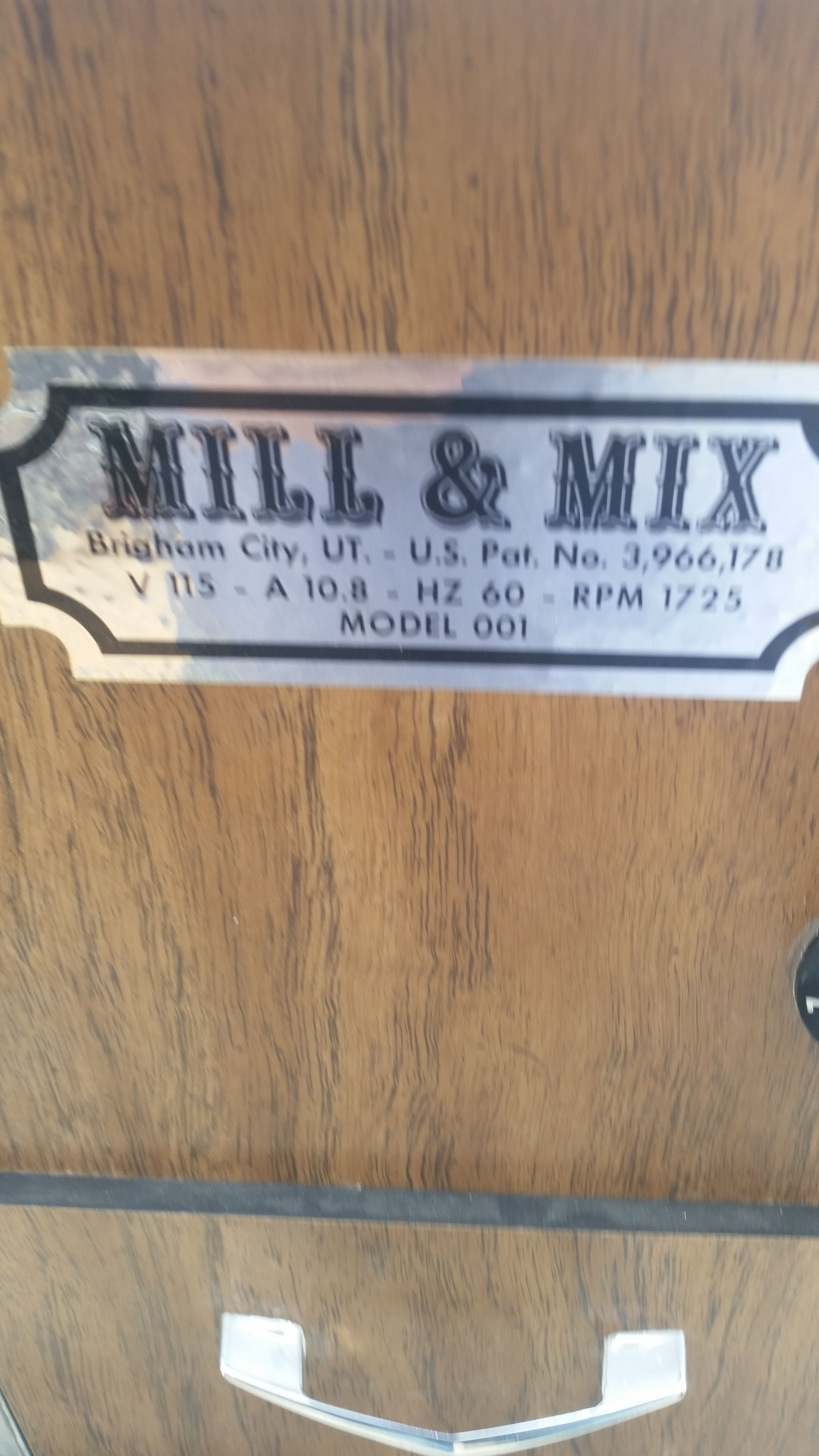 Mill and mixed wheat grinder