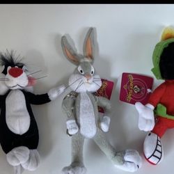 Looney Tunes Bugs Bunny, Sylvester Cat and Marvin The Martial Warner Bros Keychain (set of 3). Looney Tunes Plush Six Flags Park Exclusive Toy Plush.