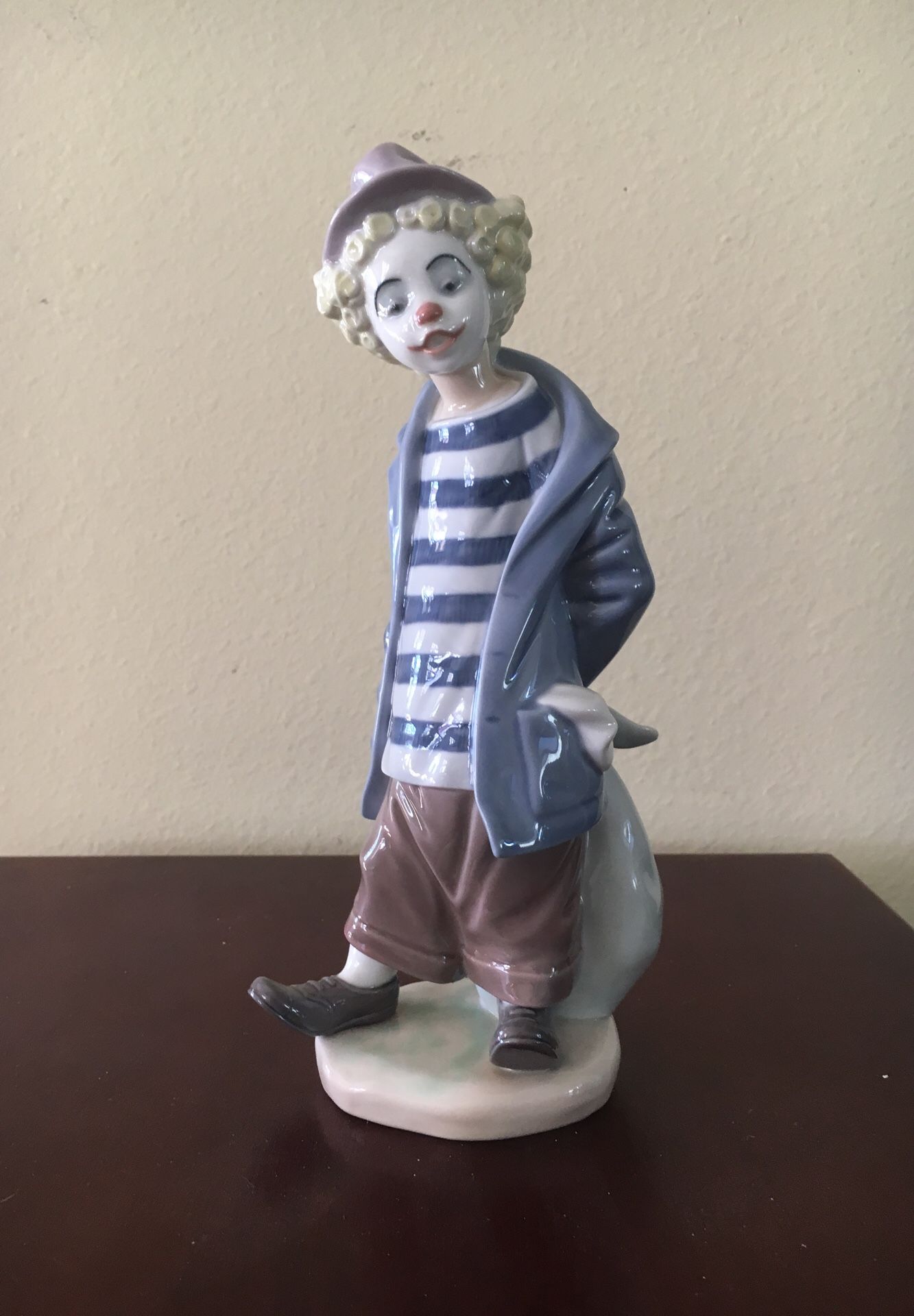 Lladro porcelin figurine: little traveler clown