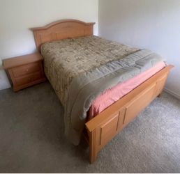 QUEEN OAK BEDROOM SET