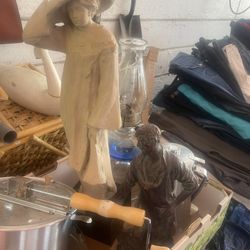 2 Statues 