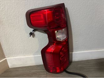 2019 2023 Silverado tail light
