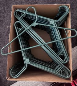 100 Plastic Hangers Closet Clothing