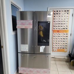 Samsung Refrigerator Model RF28T5F01SR  With Smart Hub Screen. Brand New Scratch And Dent