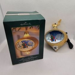 New Hallmark Ornament 2005 Illuminations Watching for Santa Lighted Glass light
Hallmark illuminations Ornament
2005 Handcrafted
Watching for Santa