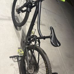GIANT MTB STANCE.     SIZE MEDIUM 