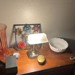 White Matte Glass Banker Desk Lamp Pull Chain Switch Fixture Brass Like Base