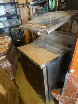 TRUE Sandwich/salad prep cold table